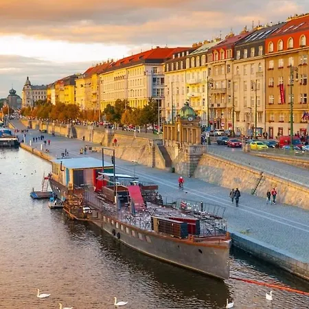 & River Apartman *