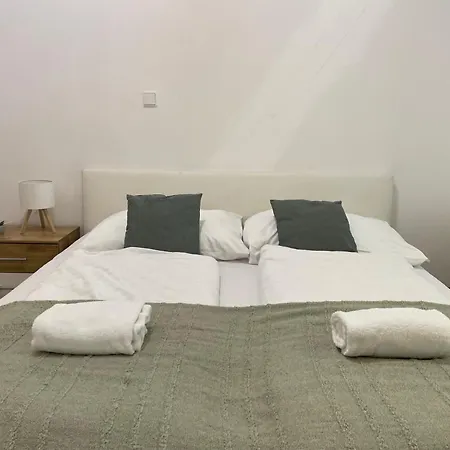 Apartament & River