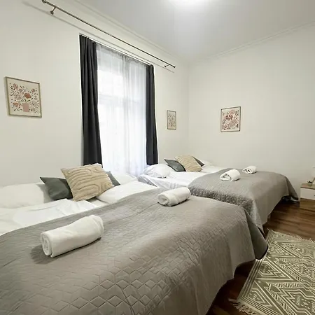 & River Apartment *